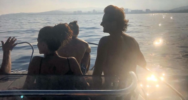  Unter der Sonne auf dem Boot 