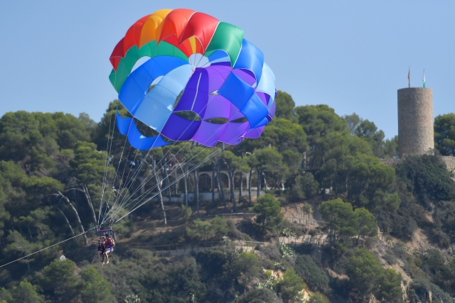 Volando en el parasailing