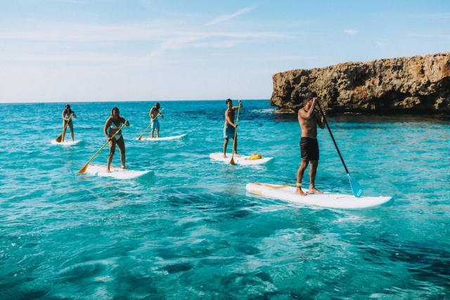 Explora la costa de menorca con las tablas de sup