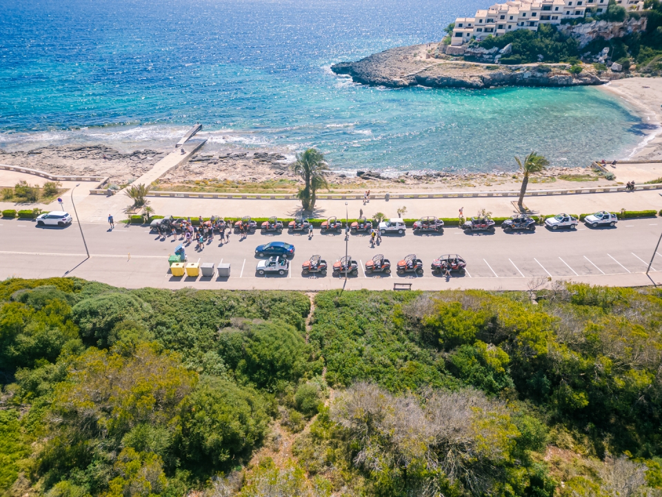 马略卡岛周围的越野车路线 