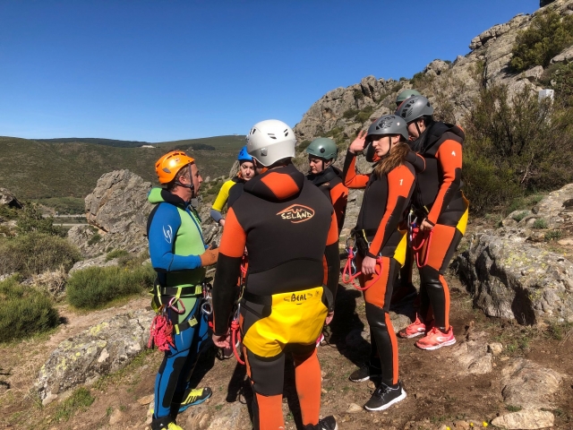  Family group enjoying the Somosierra ravine 
