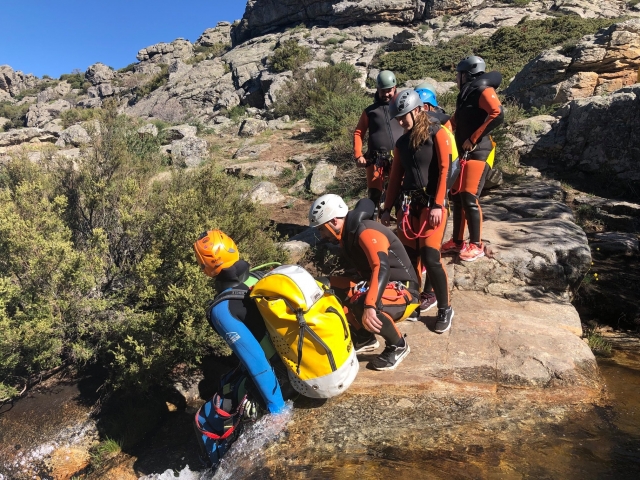  Group ready for the descent of ravine