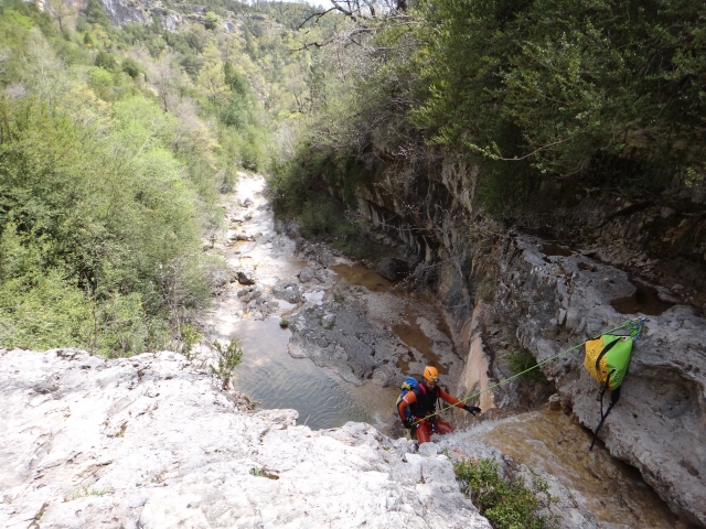  Descending the canyon by rope 