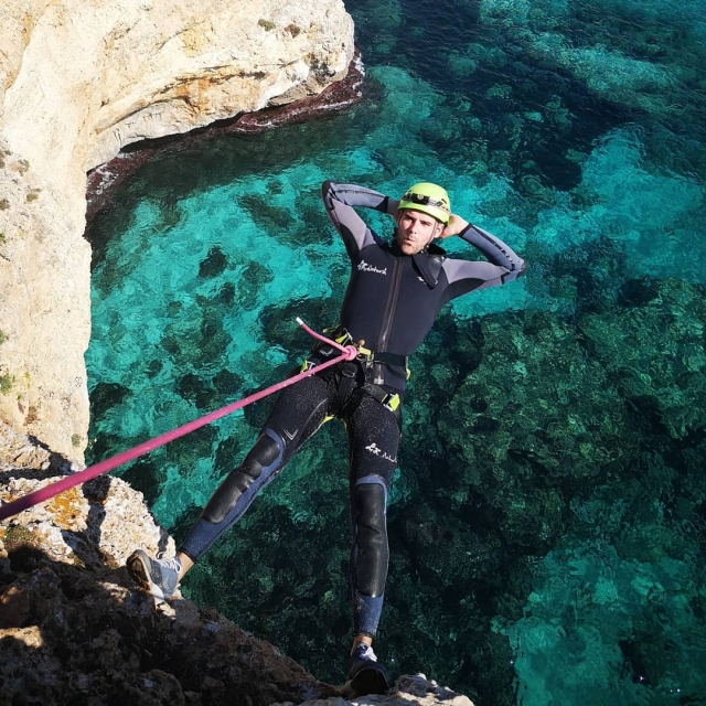 The most relaxed way to descend a ravine 