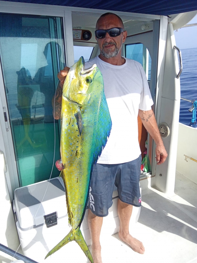  Get big catches during a fishing day 