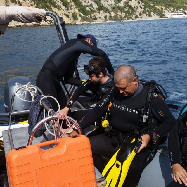  Sur le bateau avant de sauter à la mer 