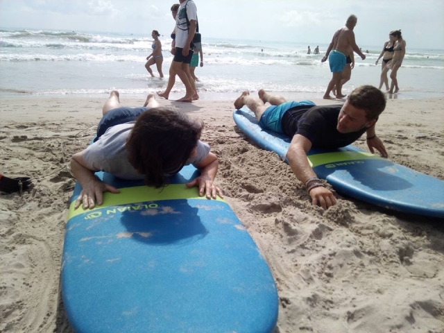  Imparare le tecniche di surf sulla sabbia 