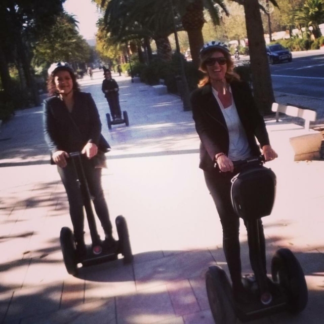  Des amis découvrent Malaga en segway 
