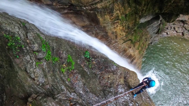 Rappelling in the Ordiso ravine 