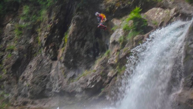  Jumping in the Ordiso gorge 