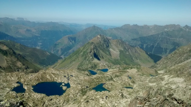 Vues spectaculaires depuis la montagne 