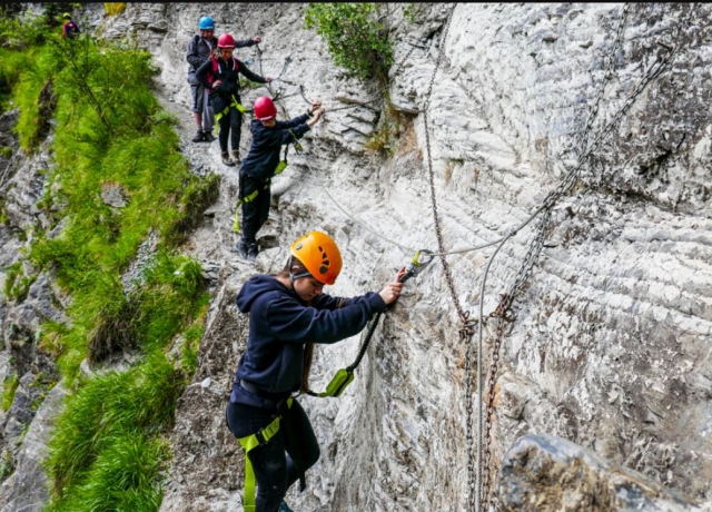  Avanzamento lungo la ferrata del Sorrosal 