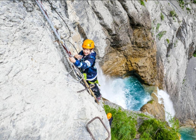 Giovane sulla via ferrata del Sorrosal 