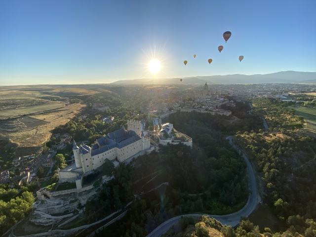  Mongolfiere in volo su Segovia 