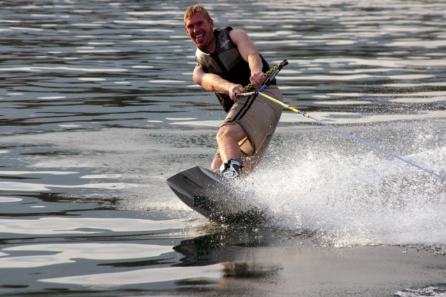  A tutta velocità con il wakeboard 