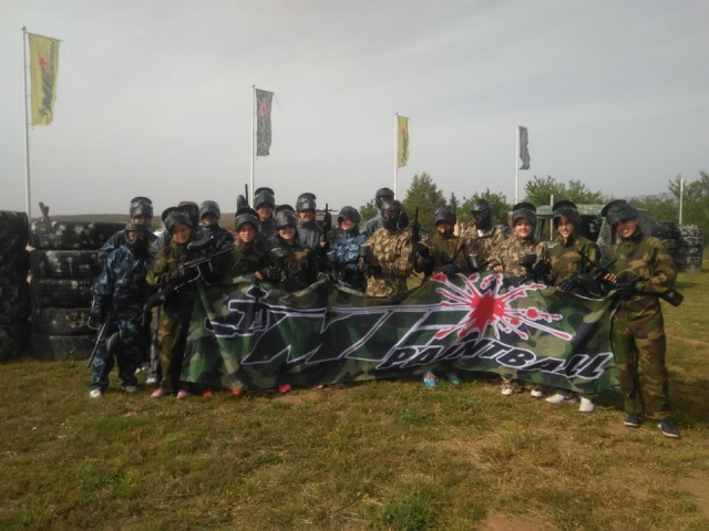  Paintball group on the battlefield 