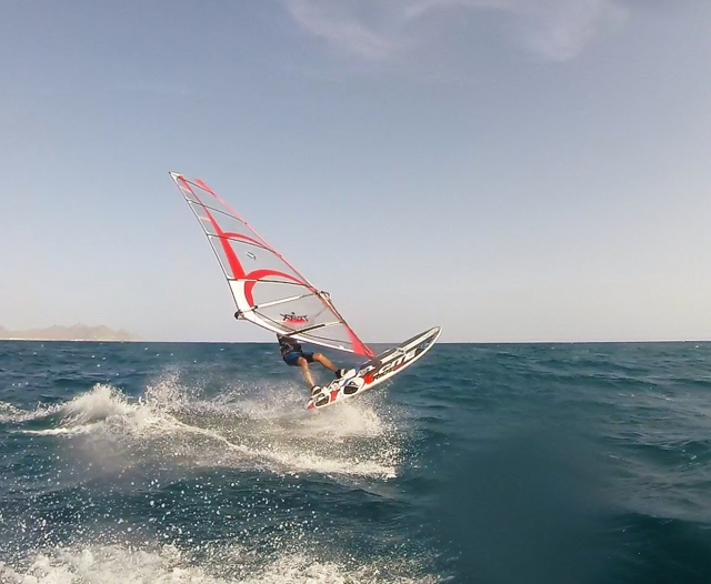 Primeros pinitos en el windsurf