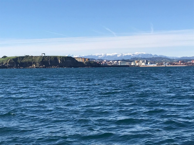  Voir la côte asturienne depuis le bateau 