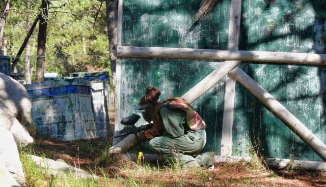  Accovacciarsi con il pennarello da paintball 