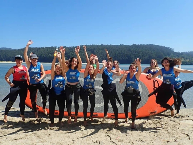 Amigas haciendo big SUP