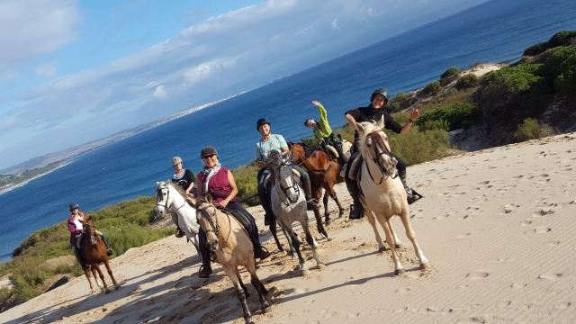 Recorriendo el Parque Natural del Estrecho a caballo 