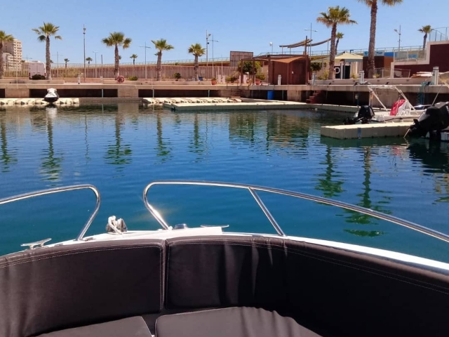  Noleggiare una barca senza patente a Torrevieja 