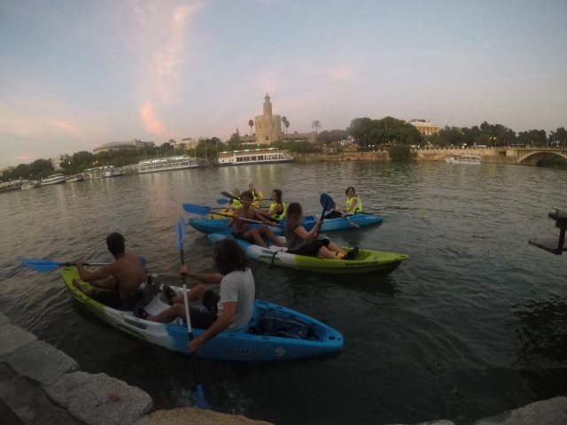  Avec la Torre del Oro en arrière-plan 
