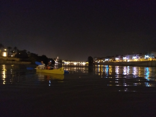  In canoa per Siviglia di notte 