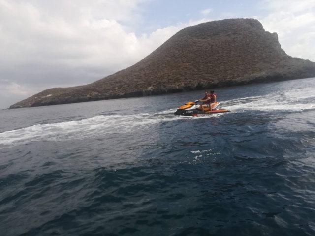 Acelerando en la jet ski