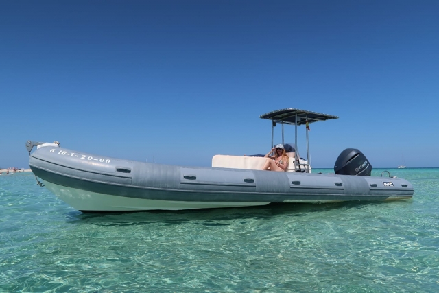  Barco para a excursão por Formentera 