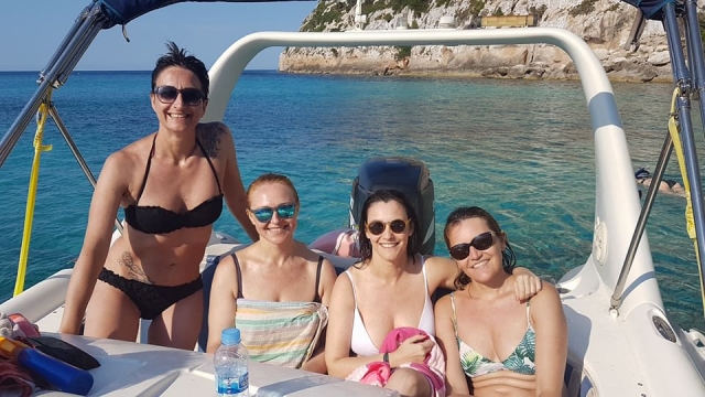  Desfrutar de velejar com amigos 