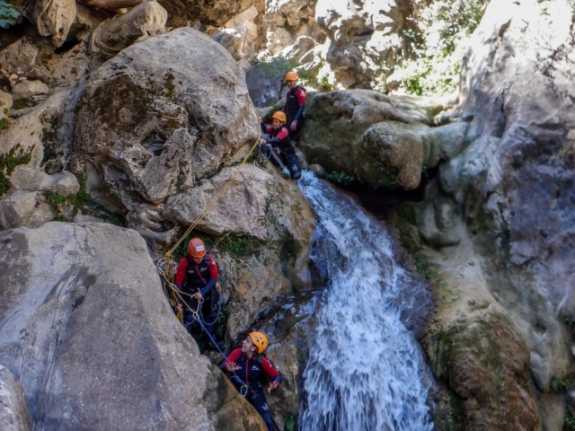 Descendant à travers les cascades des canons de la famille Fermere 