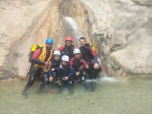  与孩子们在阿尔巴塞特享受溪降 