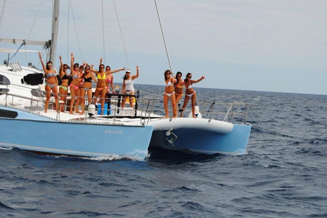  Group on the high seas 