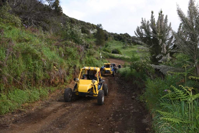 Buggy atravesando la montaña