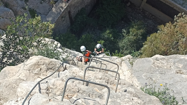  攀登铁拉达铁索的主线 