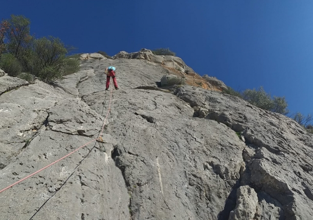 沿着 Caminito del Rey 速降 