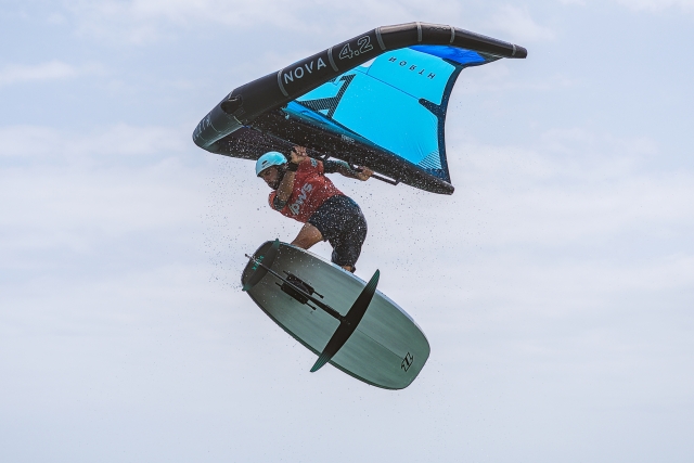 Wingfoil en la playa de las Formas