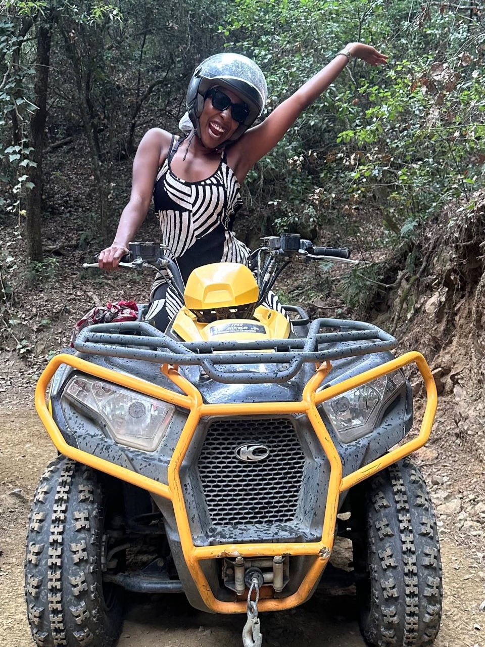 Pilota un quad a toda velocidad por el Montnegre