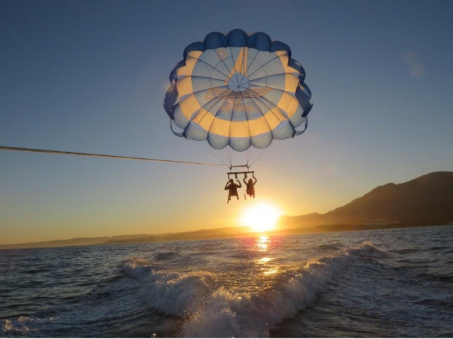 Vuelo para dos en parasailing al atardecer