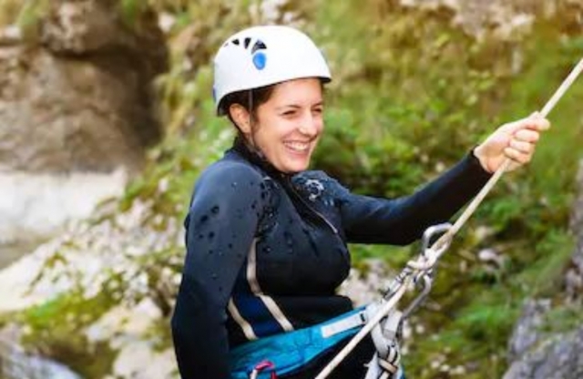  Discesa in corda doppia femminile