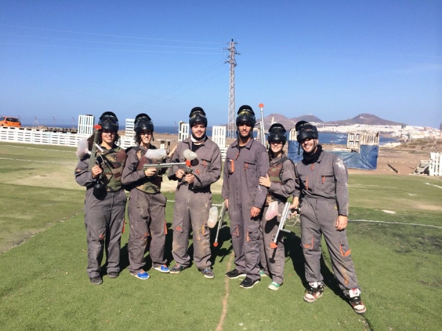  Amis préparés pour le paintballpaitnball 