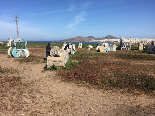  Terrain de paintball au bord de la mer