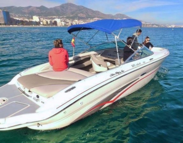  马贝拉的 Sea Ray 210 