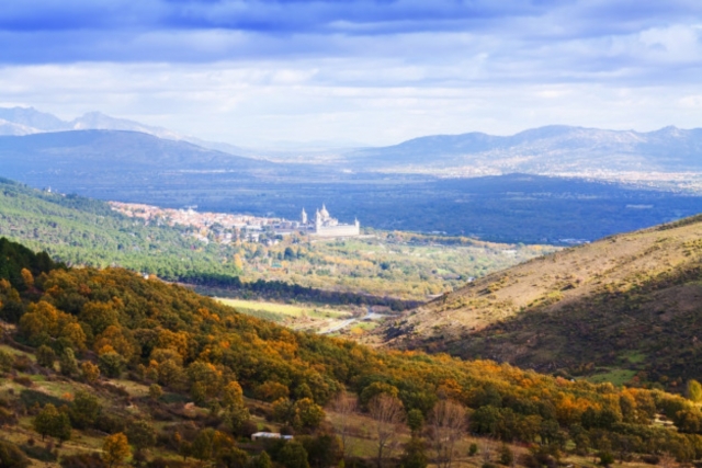 Vistas de El Escorial durante la ruta de senderismo
