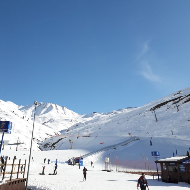  Pied des pistes de la station de Candanchú 