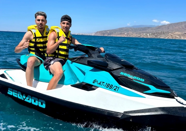Paseo en jet ski por Aguadulce(2)