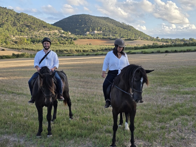  Couple experiencing a horseback riding route through Mallorca