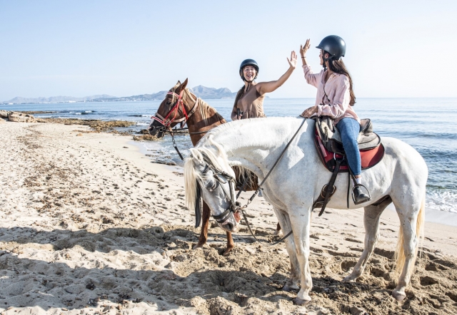 骑马穿越马略卡岛 