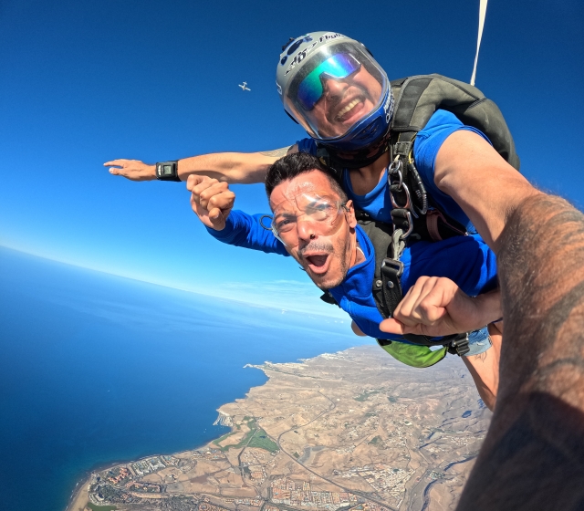  Pára-quedismo sobre as nuvens 